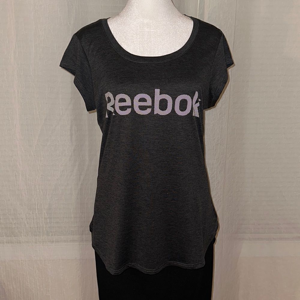 Reebok M Charcoal Gray Silver Logo Short Sleeve High Low Athletic Tee